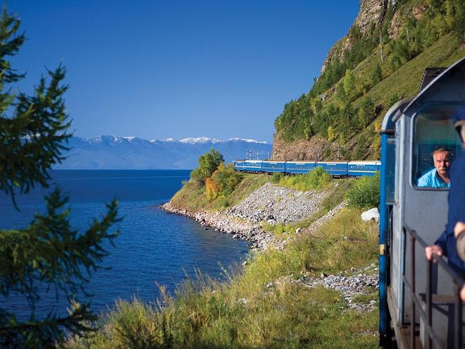 ​Baikal, Nga là hồ sâu và lâu đời nhất thế giới.
